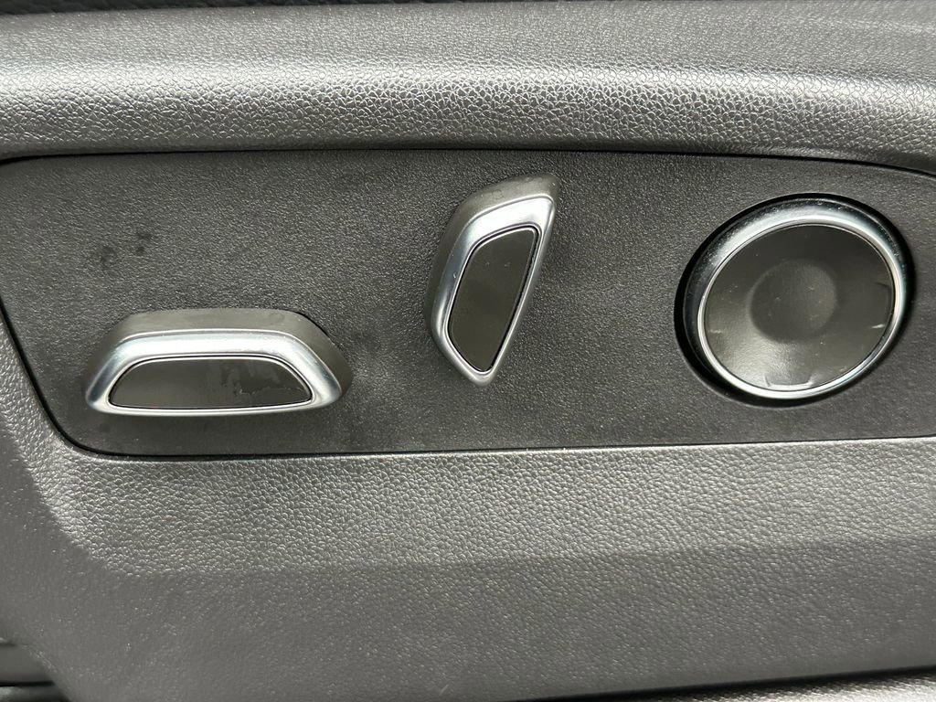 Used 2025 GMC Yukon XL Denali image 23