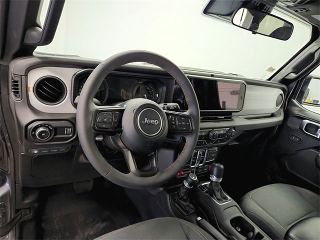 Used 2024 Jeep Wrangler Unlimited image 17