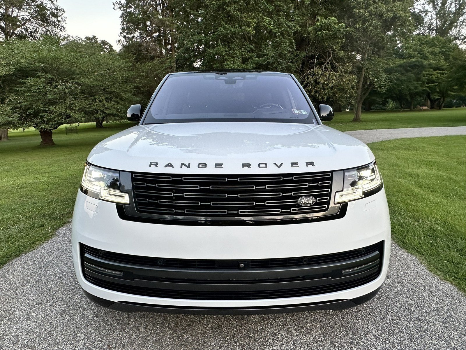 Used 2023 Land Rover Range Rover SE AWD/4WD image 3