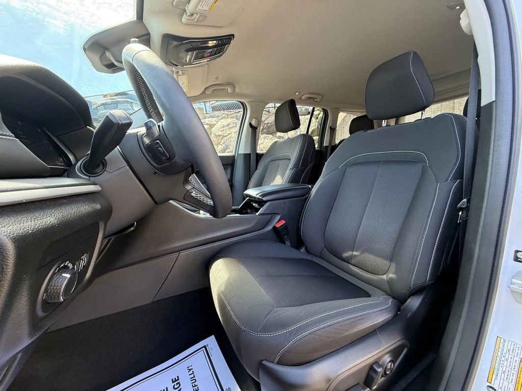 Used 2023 Jeep Grand Cherokee Laredo AWD/4WD image 15