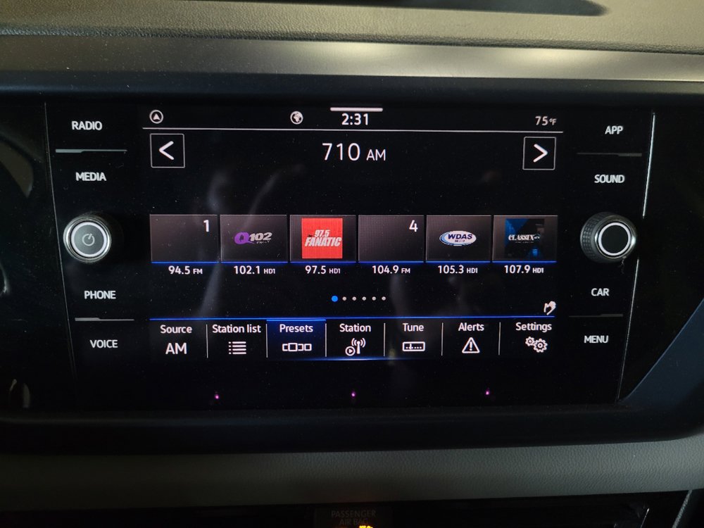 Used 2023 Volkswagen Taos SE w/ Panoramic Sunroof Package FWD image 25