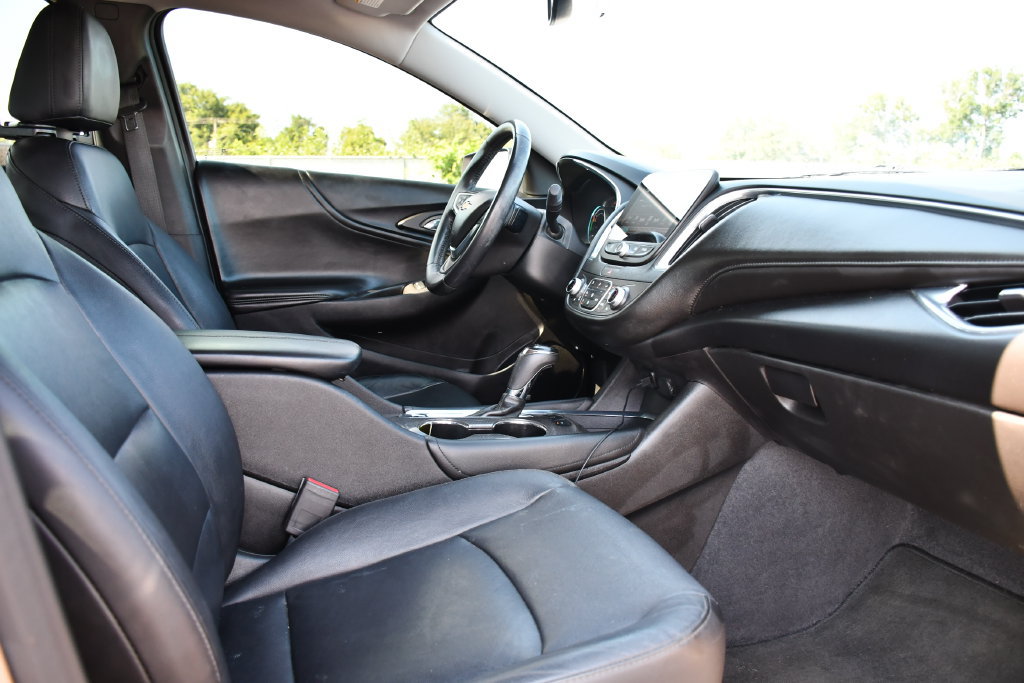 Used 2018 Chevrolet Malibu Hybrid w/ Leather Package FWD image 32