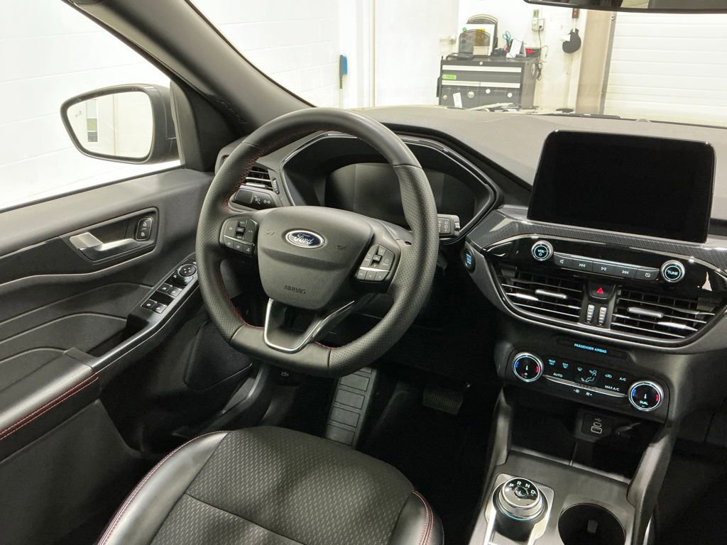 Used 2025 Ford Escape ST-Line image 15