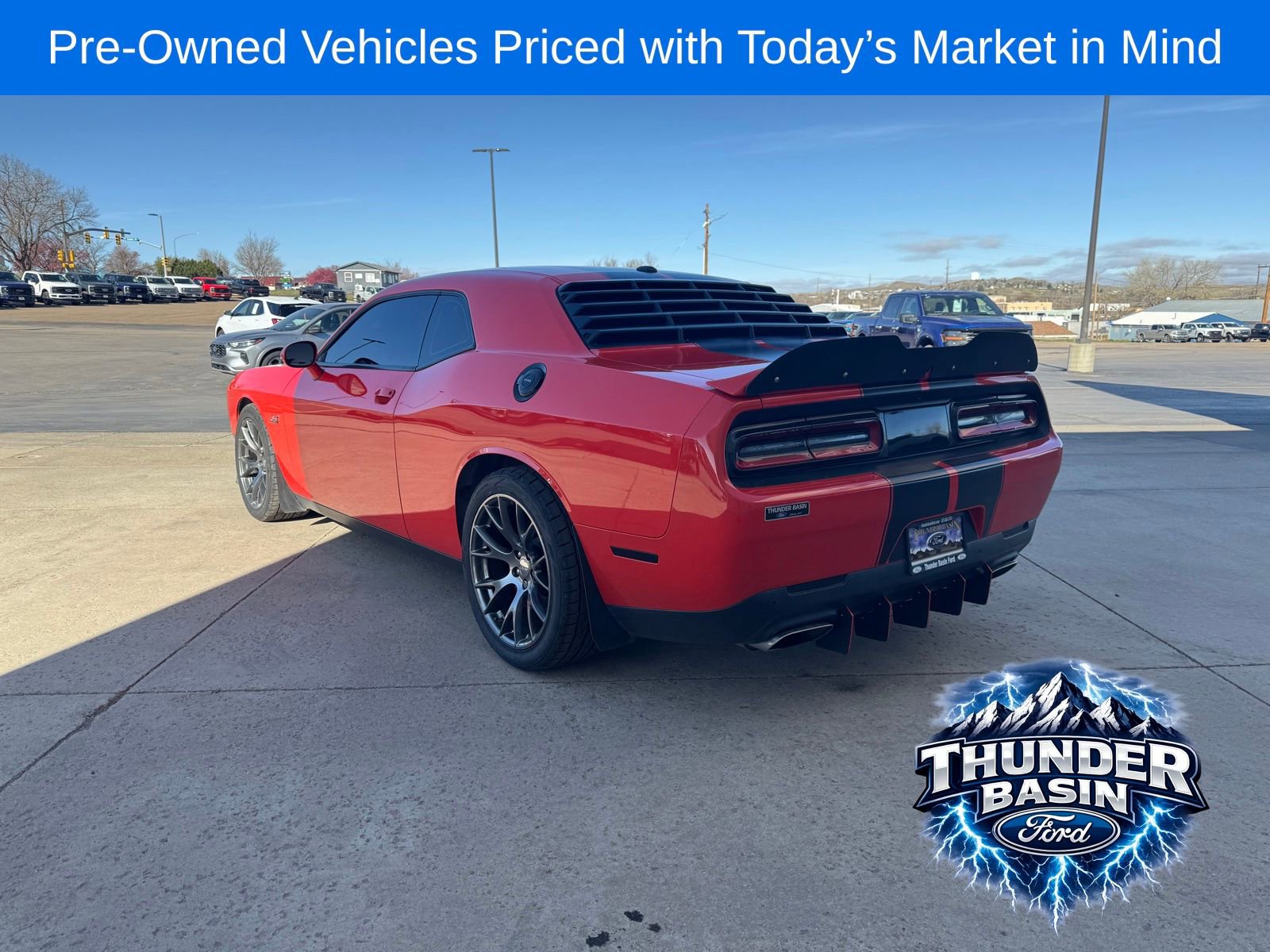 Used 2016 Dodge Challenger SRT w/ Technology Group image 3