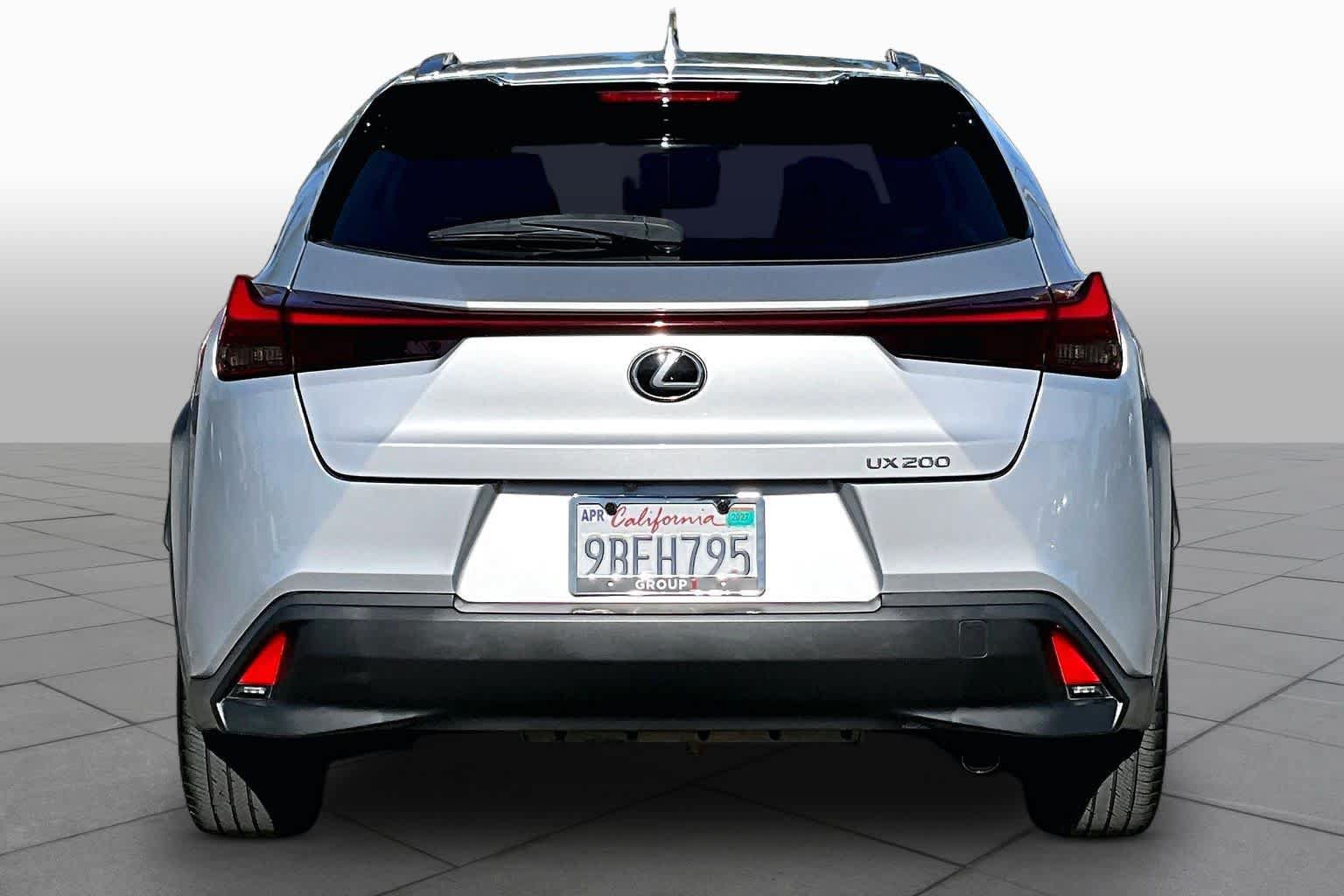 Used 2019 Lexus UX 200 w/ Premium Package FWD image 4