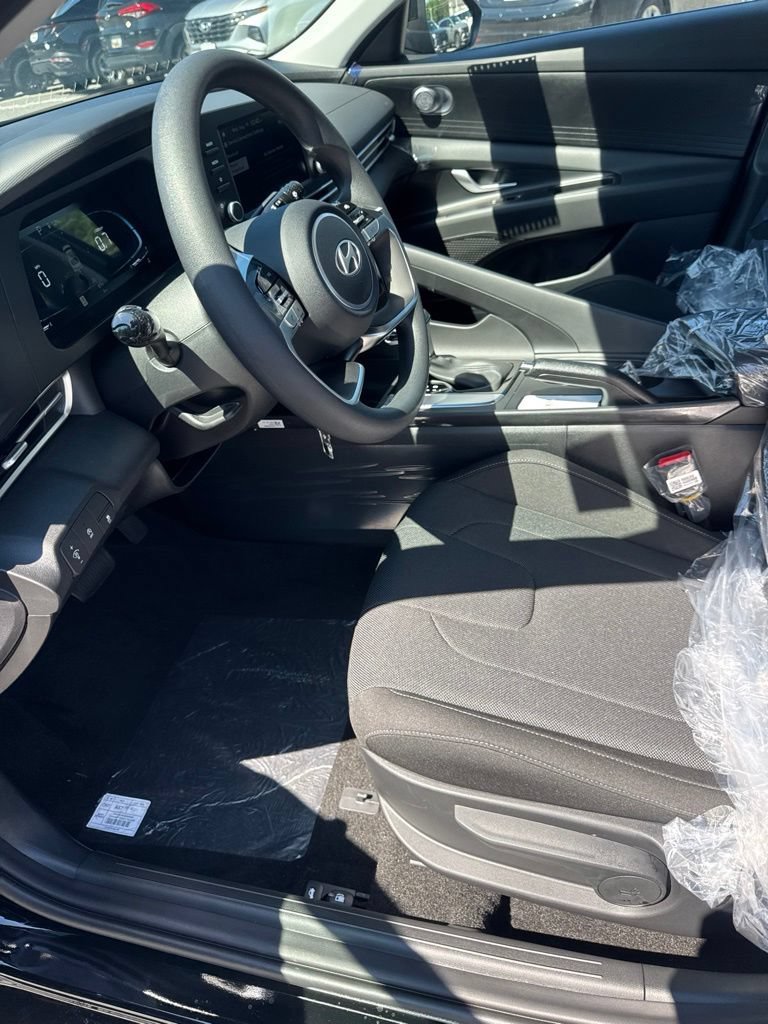 New 2026 Hyundai Elantra SE FWD image 9