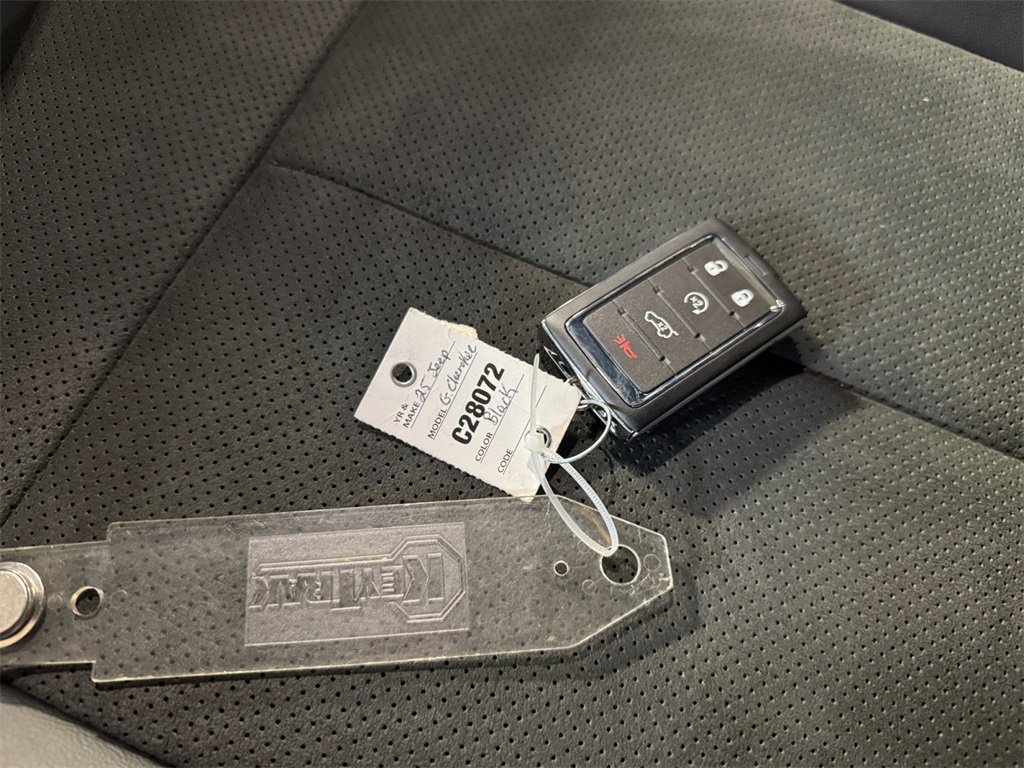 New 2025 Jeep Grand Cherokee Altitude image 32