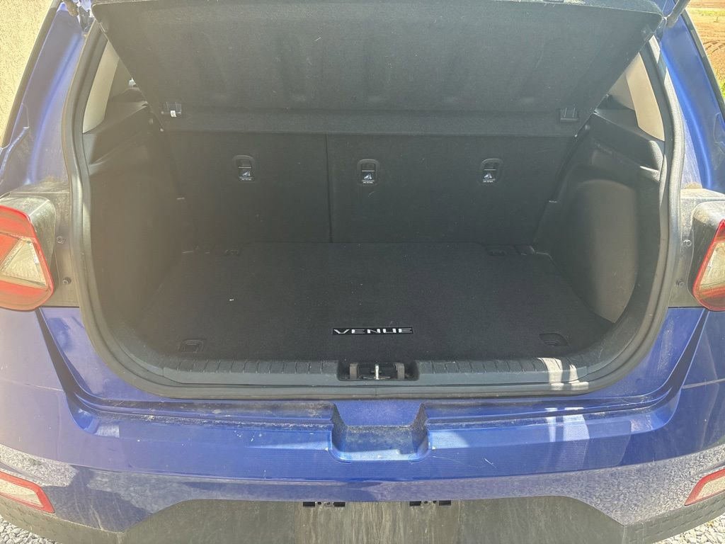 Used 2022 Hyundai Venue Limited FWD image 12