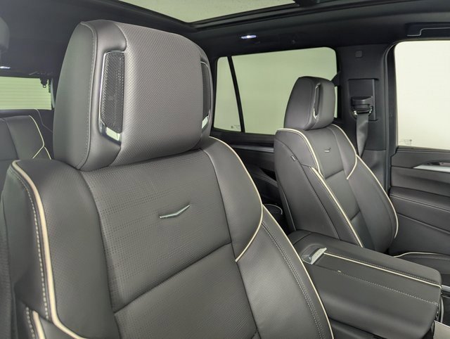 Used 2025 Cadillac Escalade Premium Luxury w/ Touring Package image 26