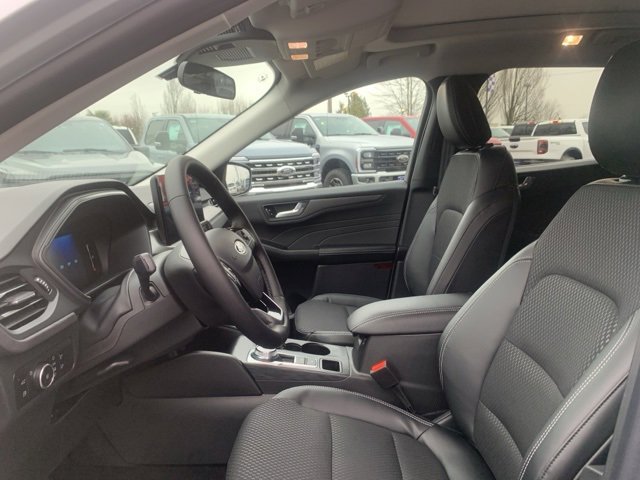 New 2025 Ford Escape SE w/ Class II Trailer Tow Package image 11
