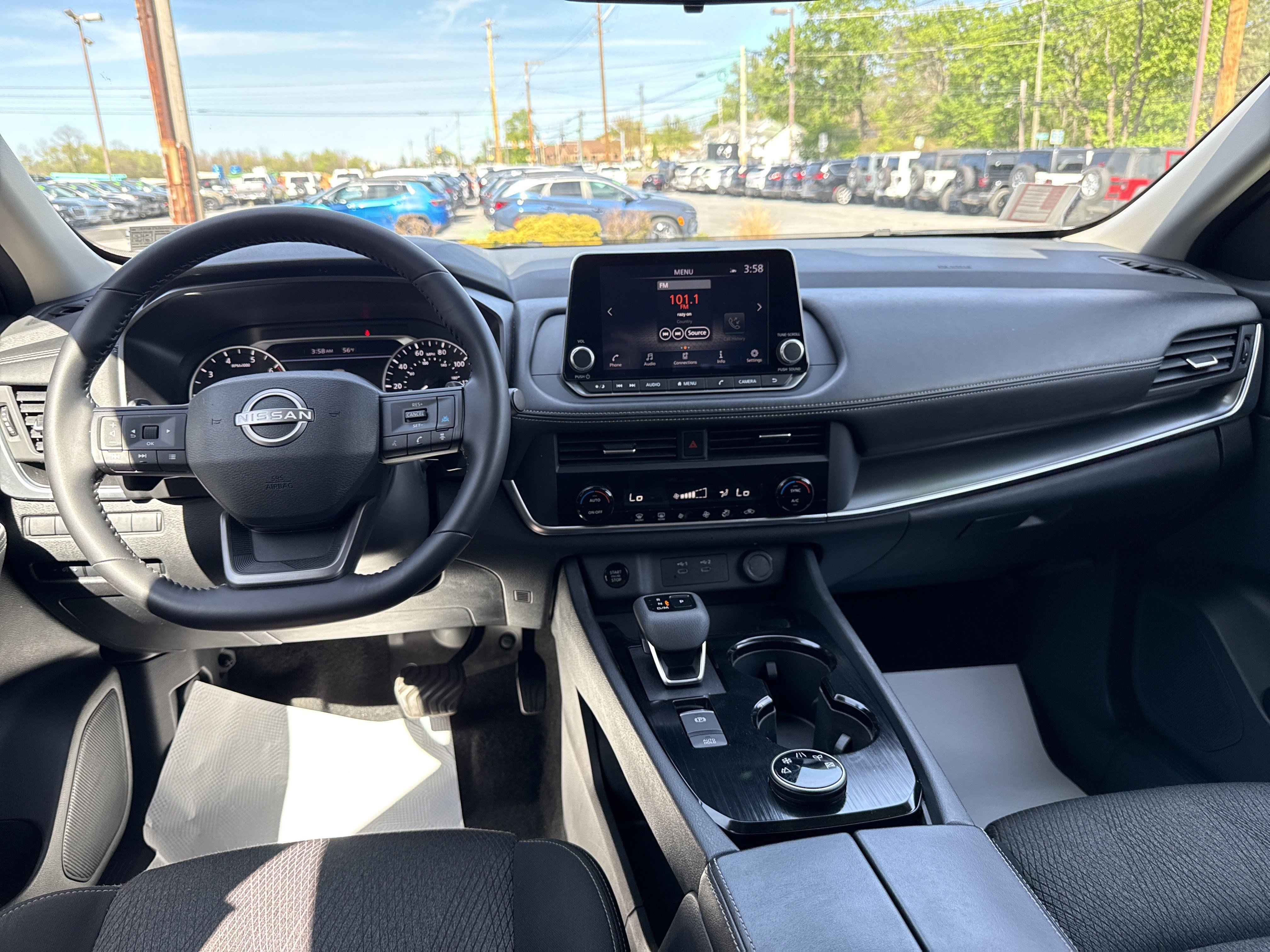 Used 2025 Nissan Rogue SV AWD/4WD image 14