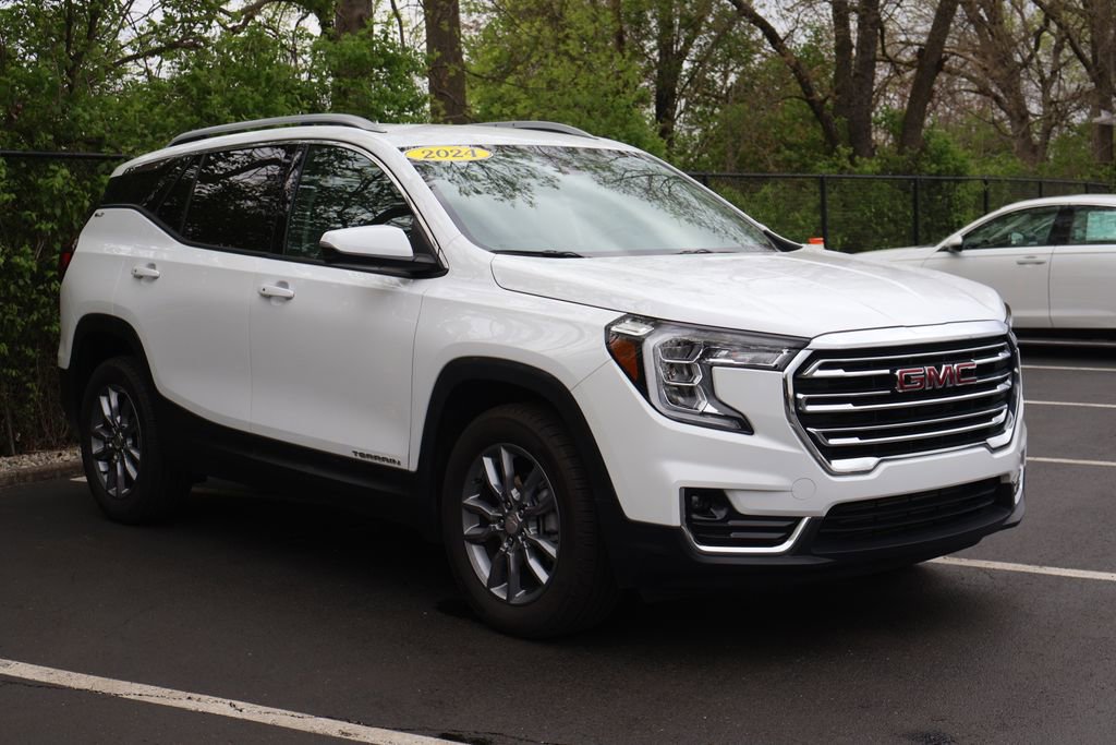 Used 2024 GMC Terrain SLT w/ LPO, Floor Liner Package image 11