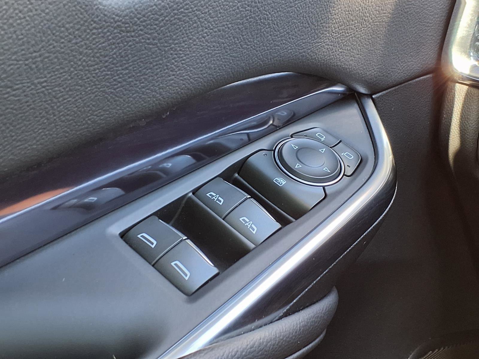 Certified 2023 Cadillac XT4 Luxury w/ Cold Weather Package image 30