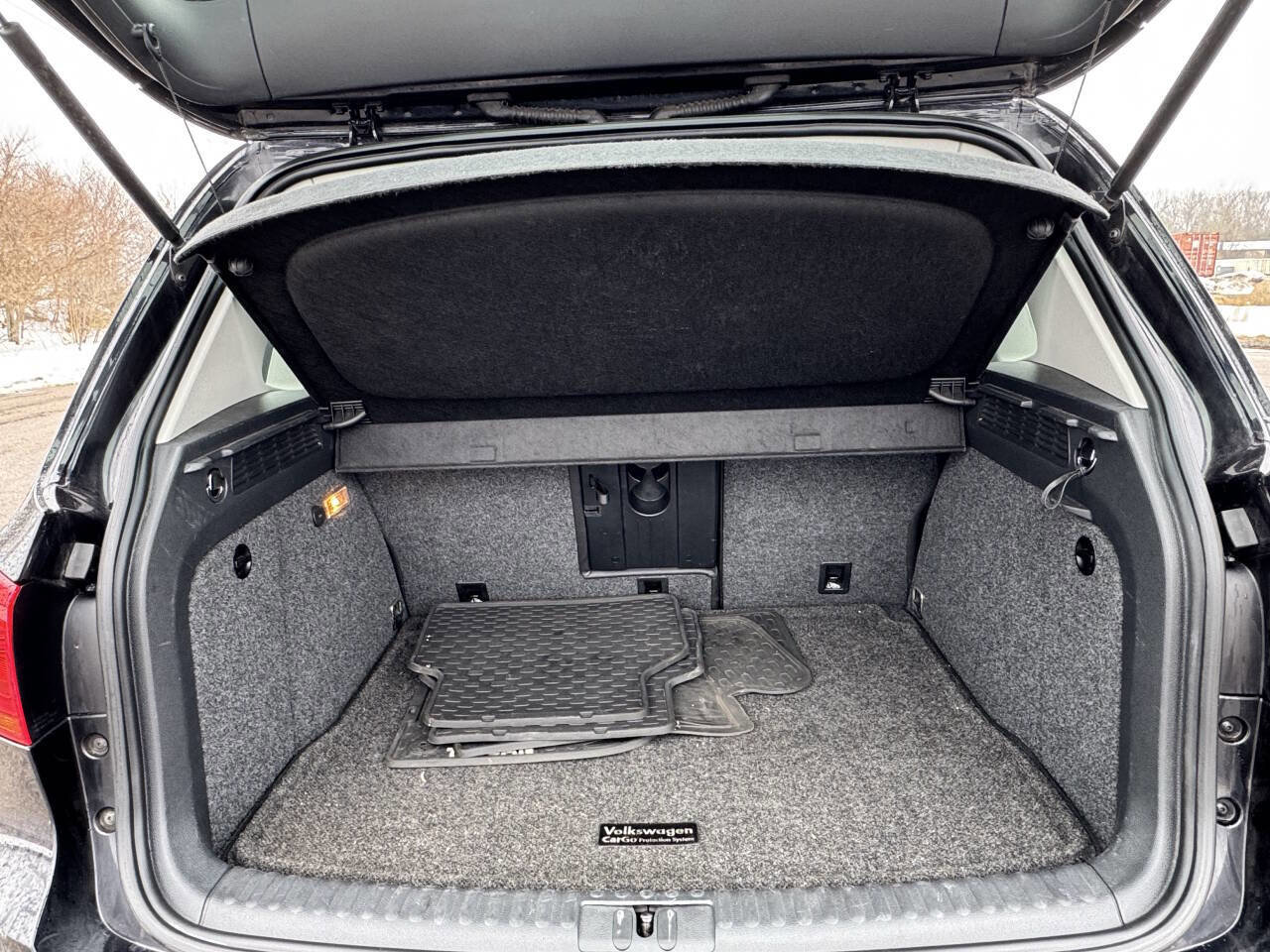 Used 2017 Volkswagen Tiguan S image 12