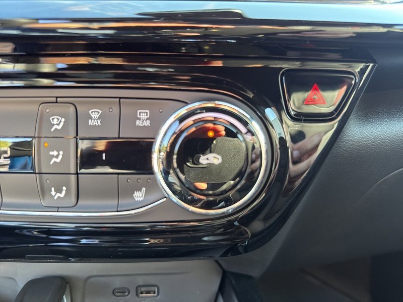 New 2025 Chevrolet Trax RS w/ Sunroof Package image 32