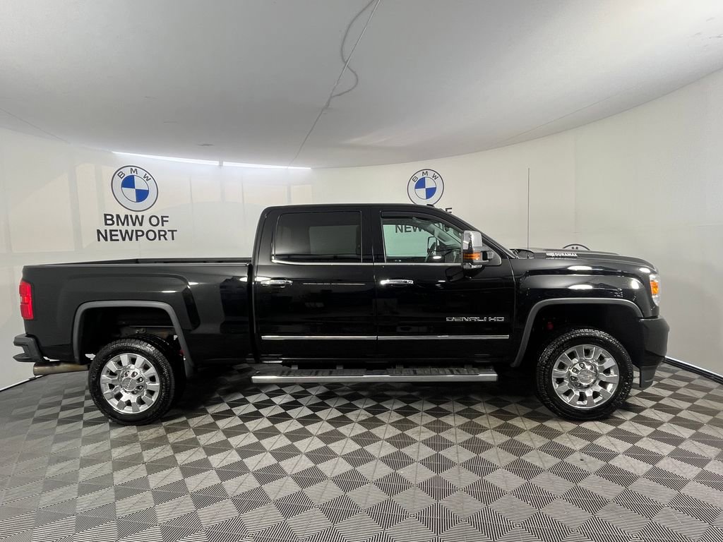 Used 2019 GMC Sierra 2500 Denali w/ Duramax Plus Package AWD/4WD image 3
