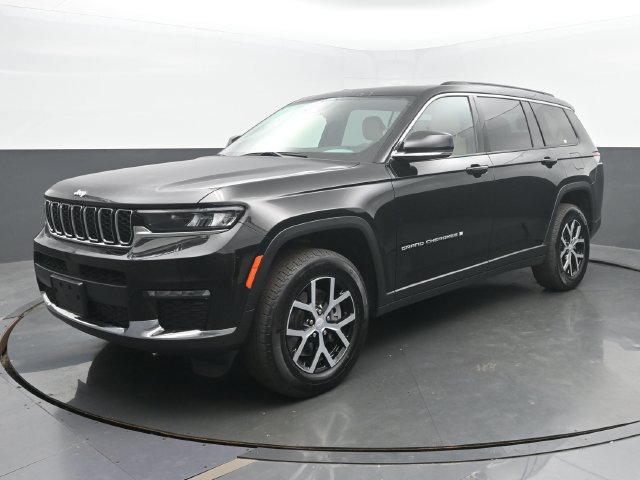 Used 2025 Jeep Grand Cherokee L Limited w/ Trailer Tow Package AWD/4WD image 1
