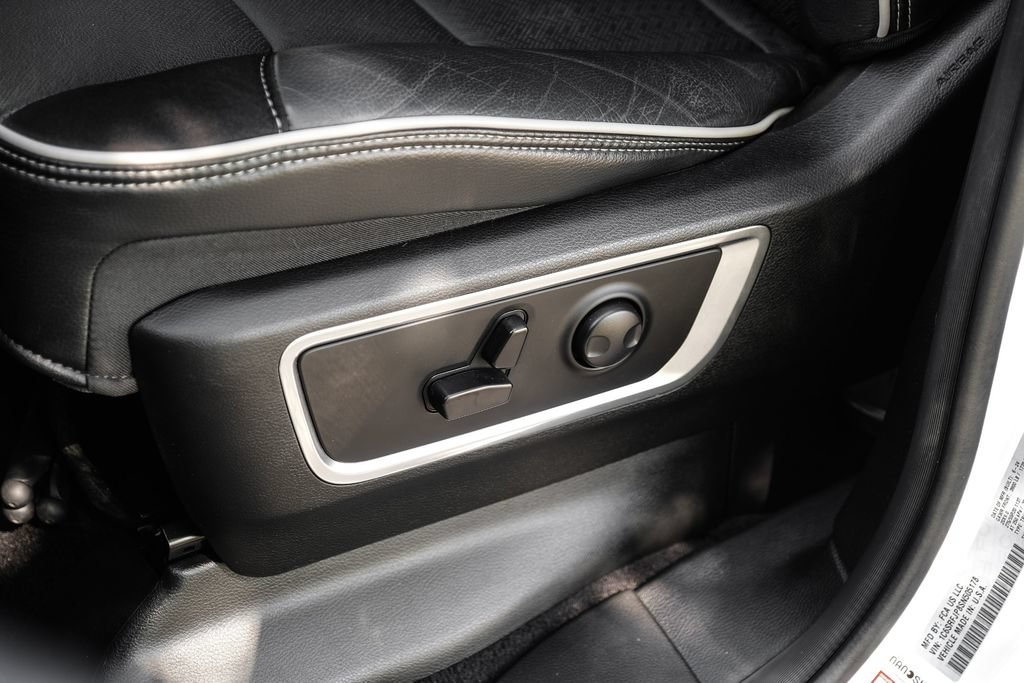 Used 2025 RAM 1500 Laramie w/ Laramie Southwest Edition AWD/4WD image 39