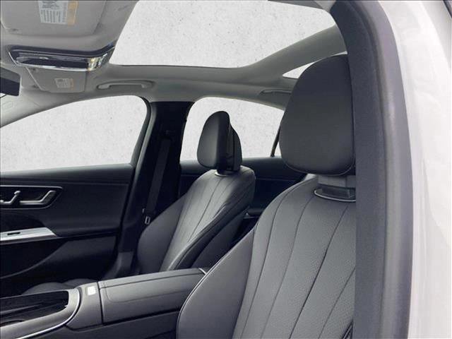 Used 2025 Mercedes-Benz E 350 4MATIC Sedan image 16