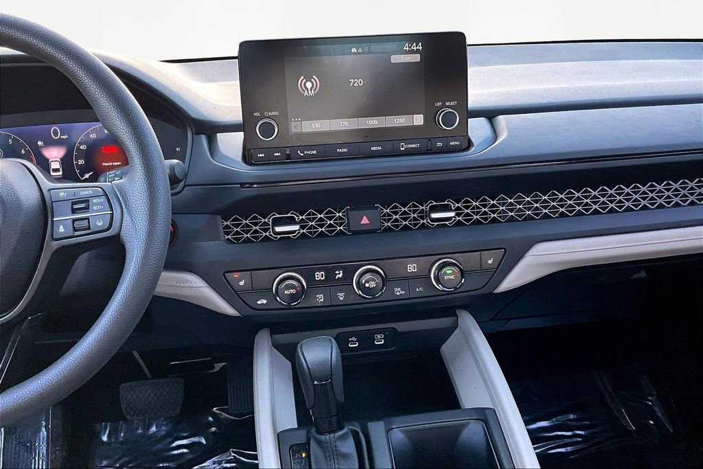 Used 2025 Honda Accord SE image 10