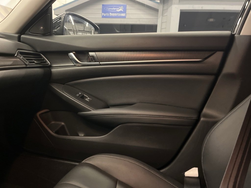 Used 2021 Honda Accord Touring image 14