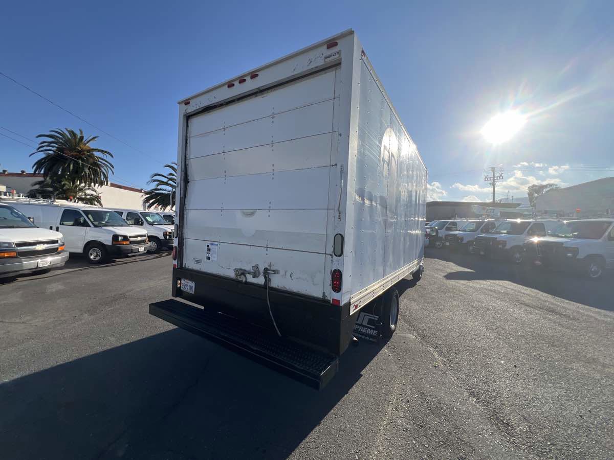 Used 2015 Chevrolet Express 3500 image 7