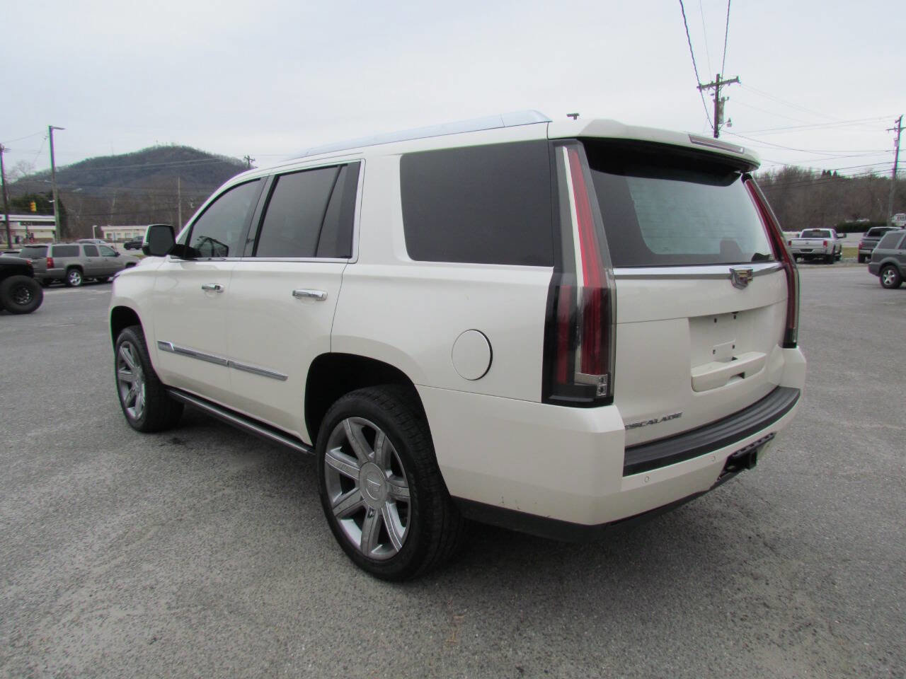 Used 2015 Cadillac Escalade Premium image 5
