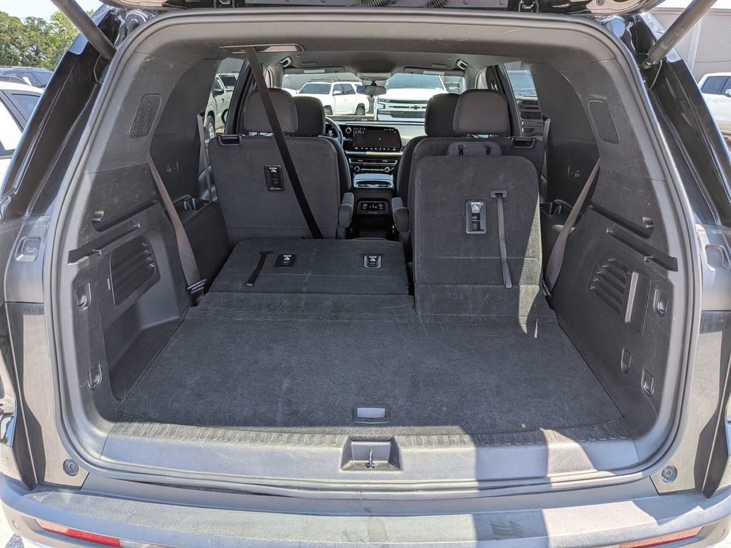 Used 2025 Chevrolet Traverse LT FWD image 26