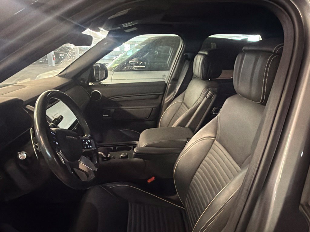 Used 2023 Land Rover Discovery HSE R-Dynamic AWD/4WD image 4