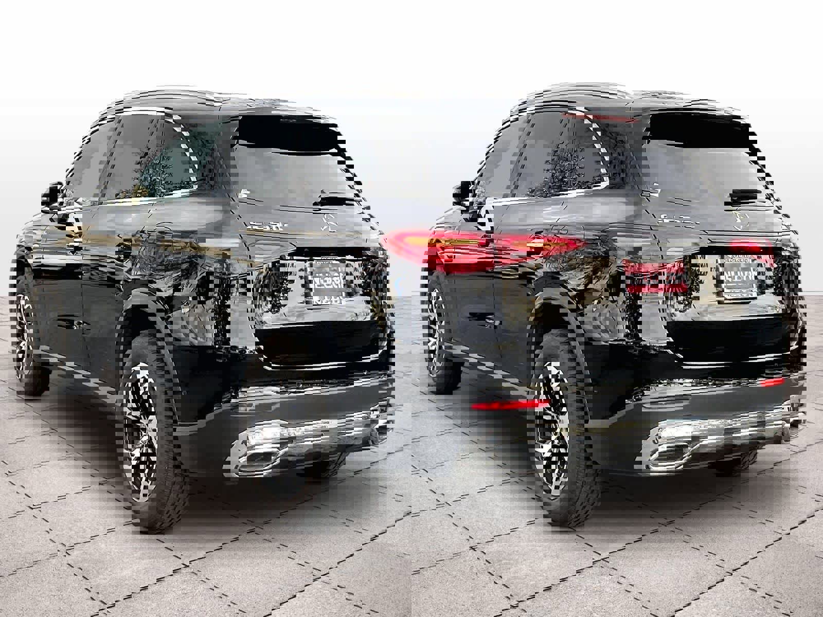 Used 2025 Mercedes-Benz GLC 350e 4MATIC image 13