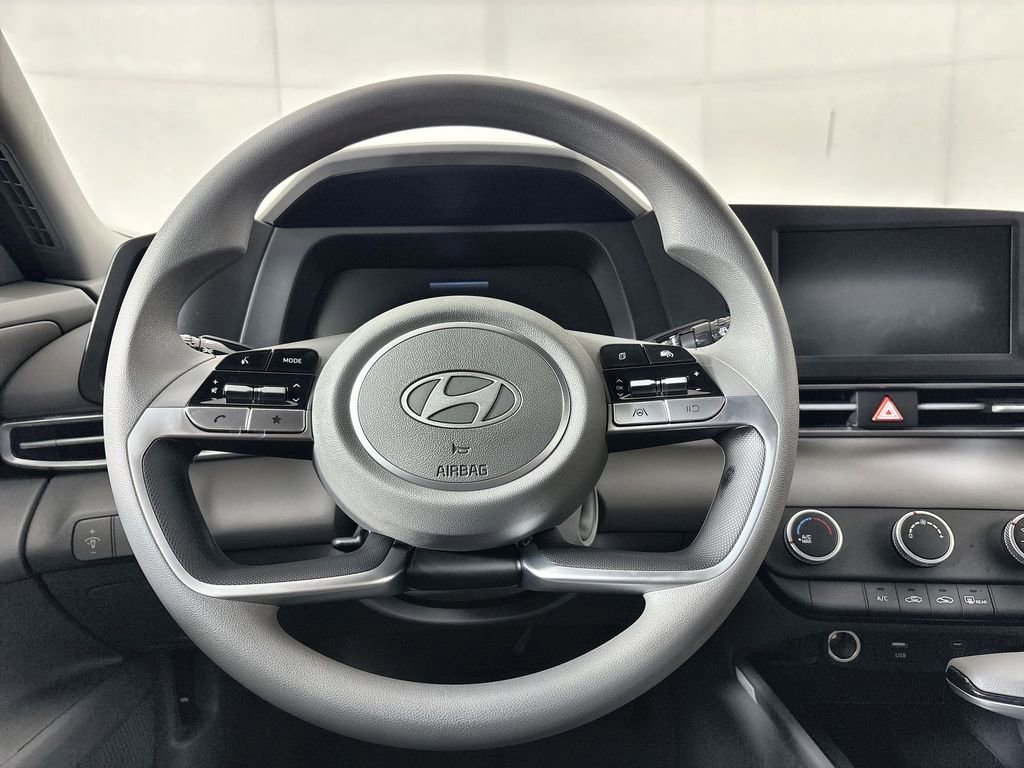 New 2026 Hyundai Elantra SE FWD image 11