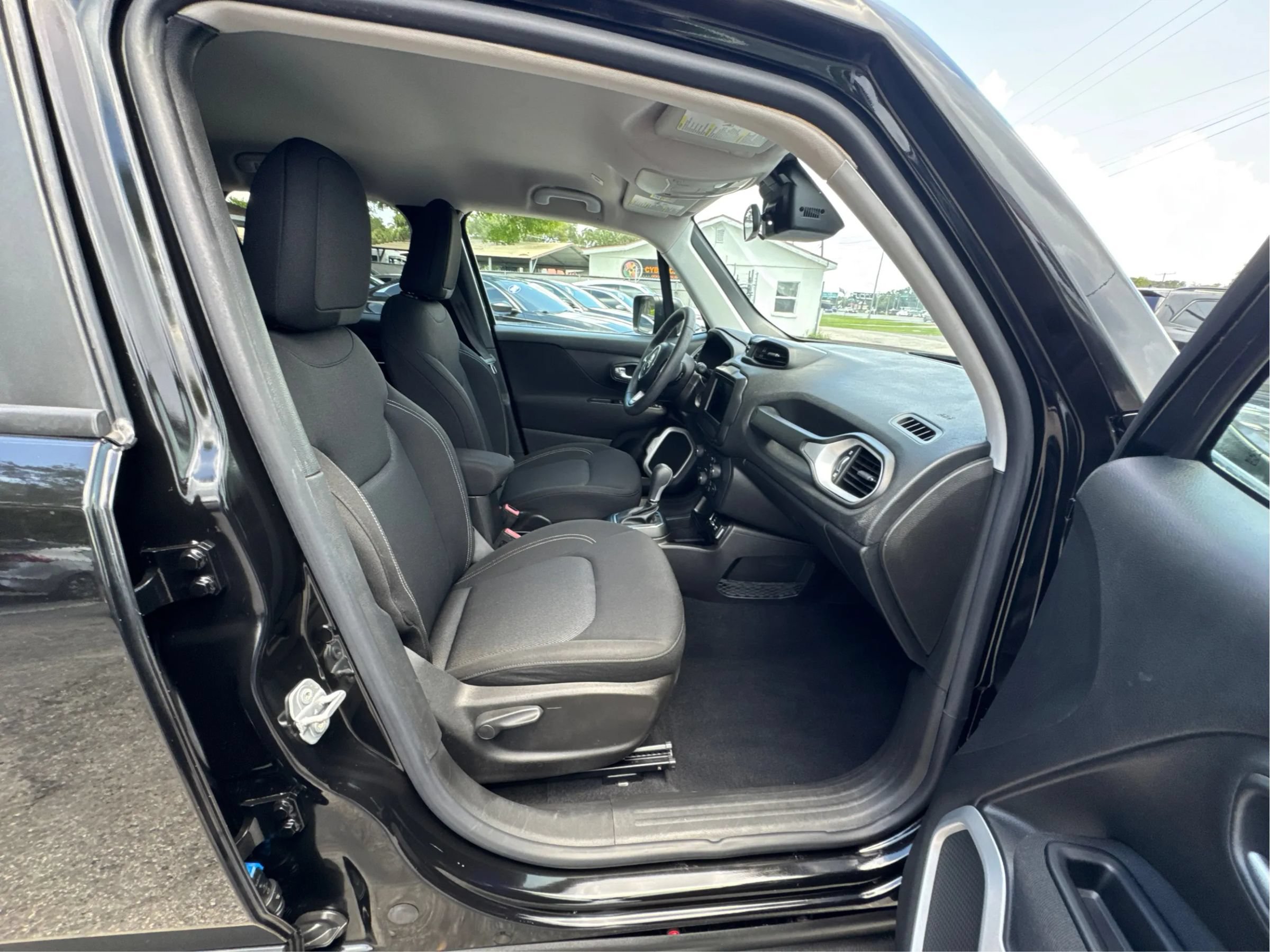 Used 2021 Jeep Renegade Sport FWD image 17