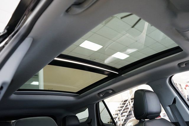 Used 2022 GMC Terrain SLT w/ Infotainment Package II image 9