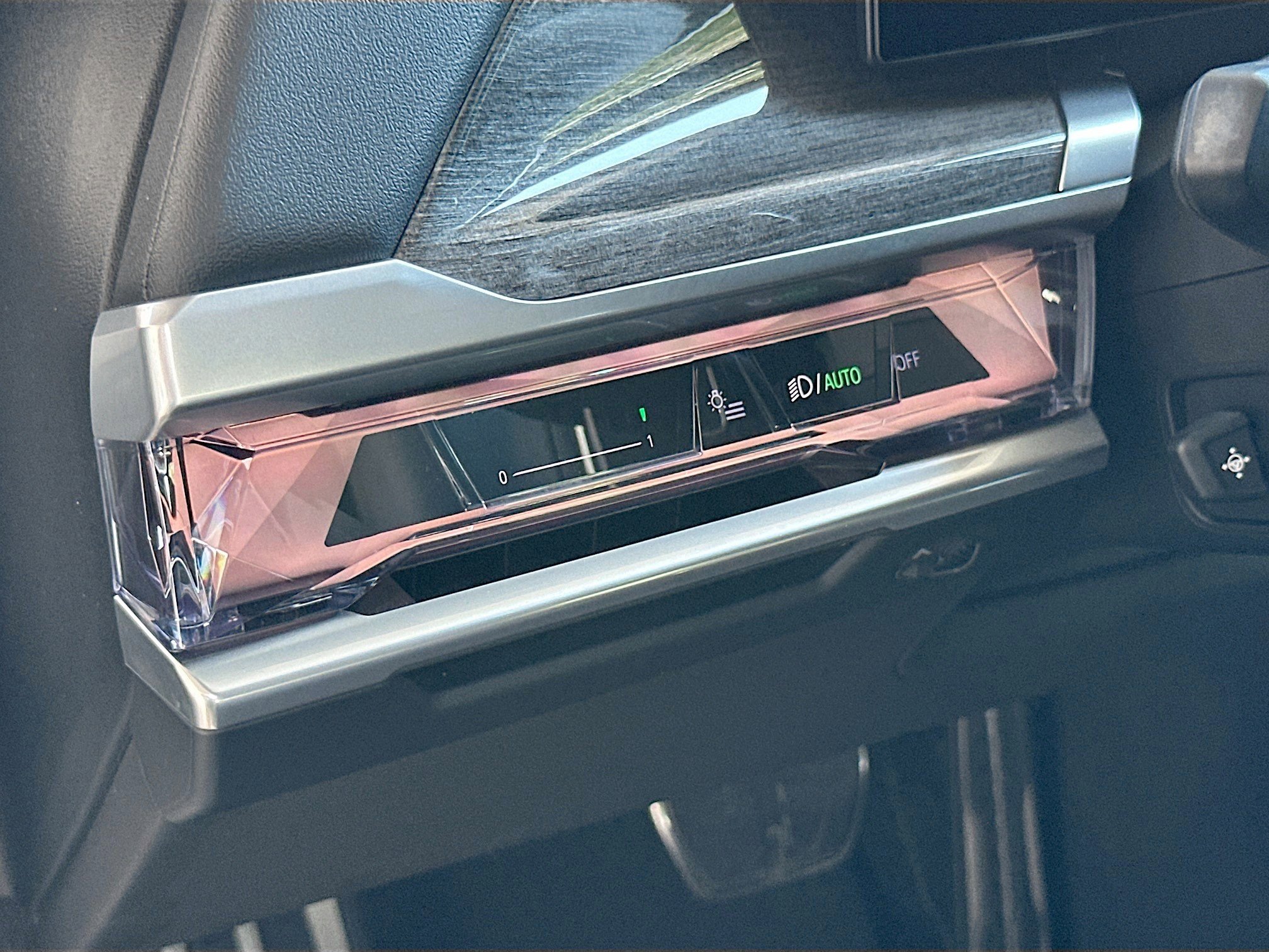 Used 2023 BMW 740i w/ Parking Assistance Package image 10