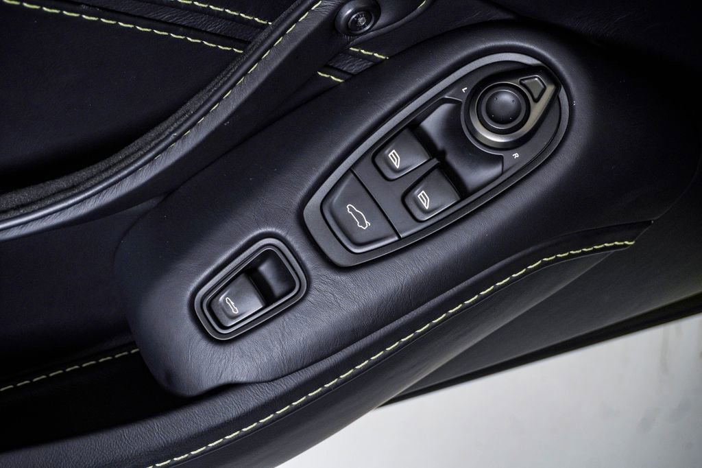 Used 2023 Aston Martin V12 Vantage Roadster image 36