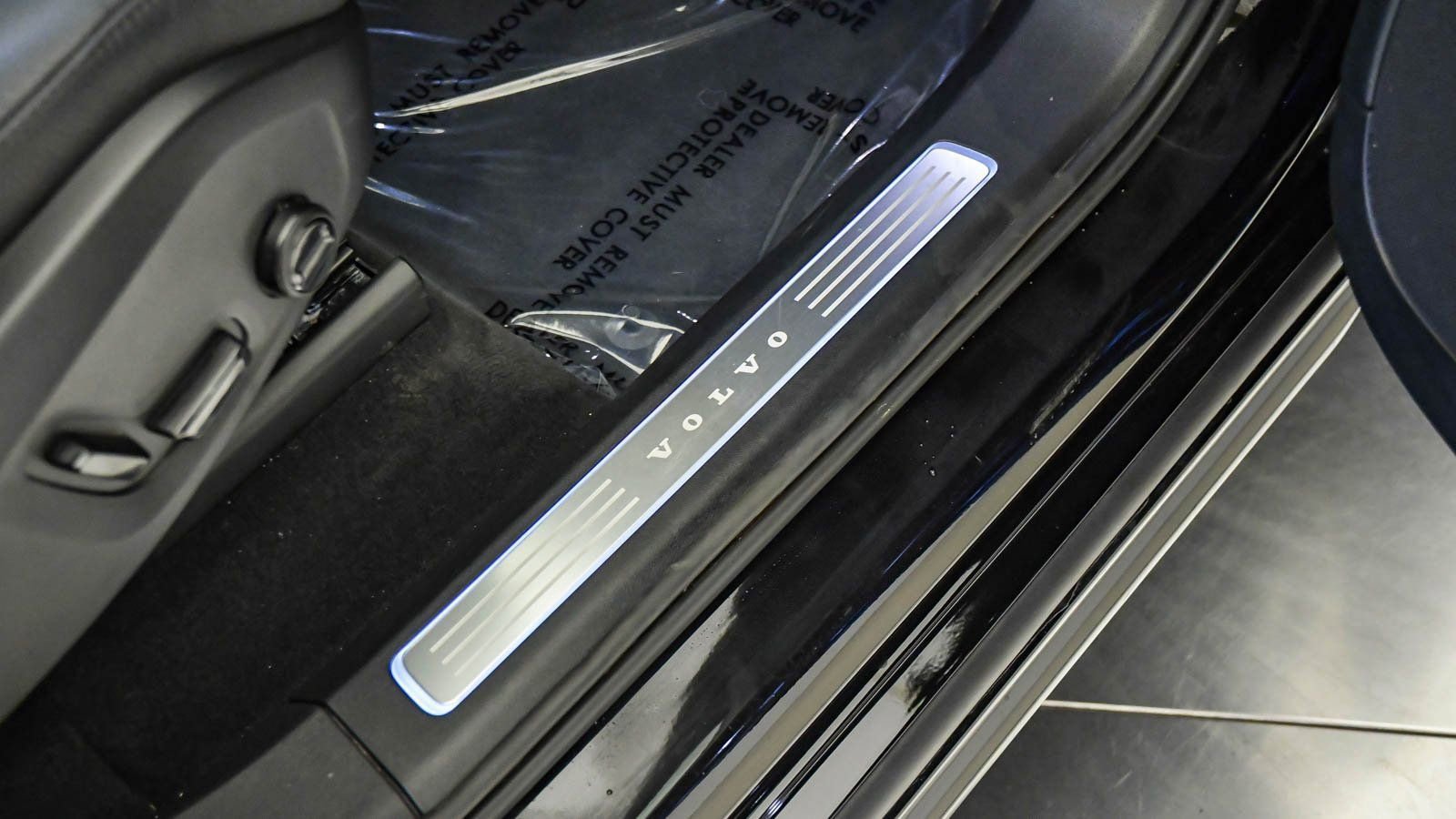 Used 2025 Volvo XC90 B6 Plus AWD/4WD image 17
