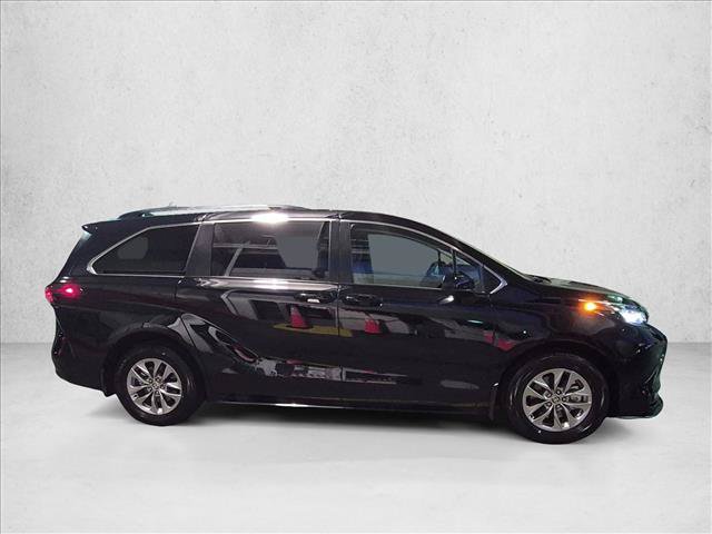 Certified 2026 Toyota Sienna LE FWD image 4