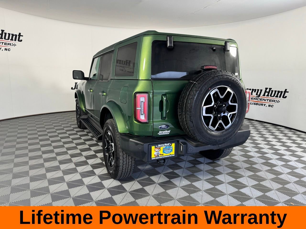 Used 2025 Ford Bronco Outer Banks image 9