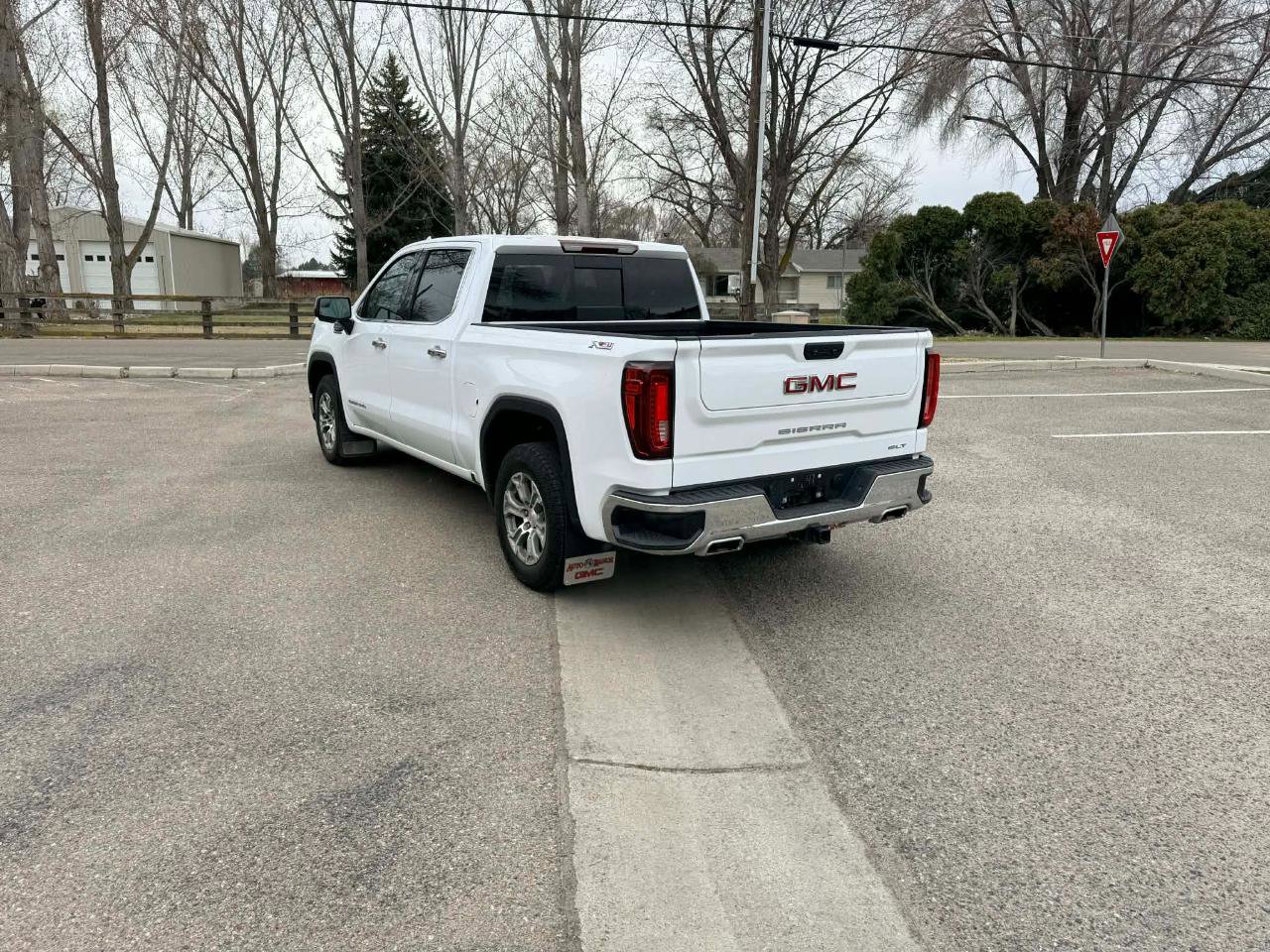 Used 2023 GMC Sierra 1500 SLT image 3
