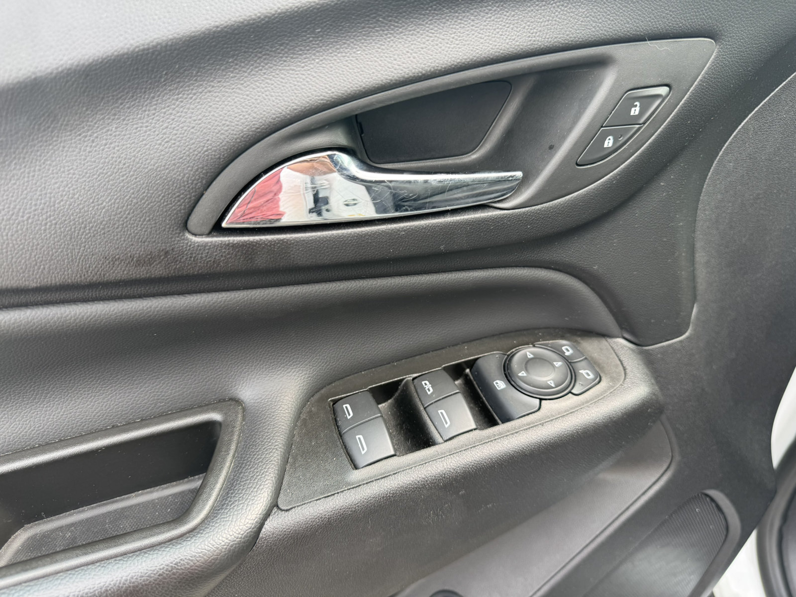 Used 2024 Chevrolet Equinox LT AWD/4WD image 9