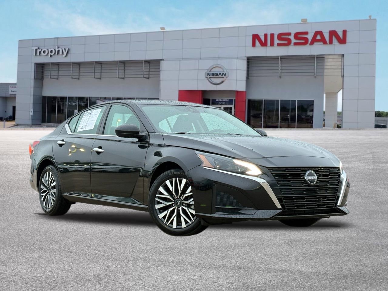 Certified 2025 Nissan Altima 2.5 SV FWD image 1