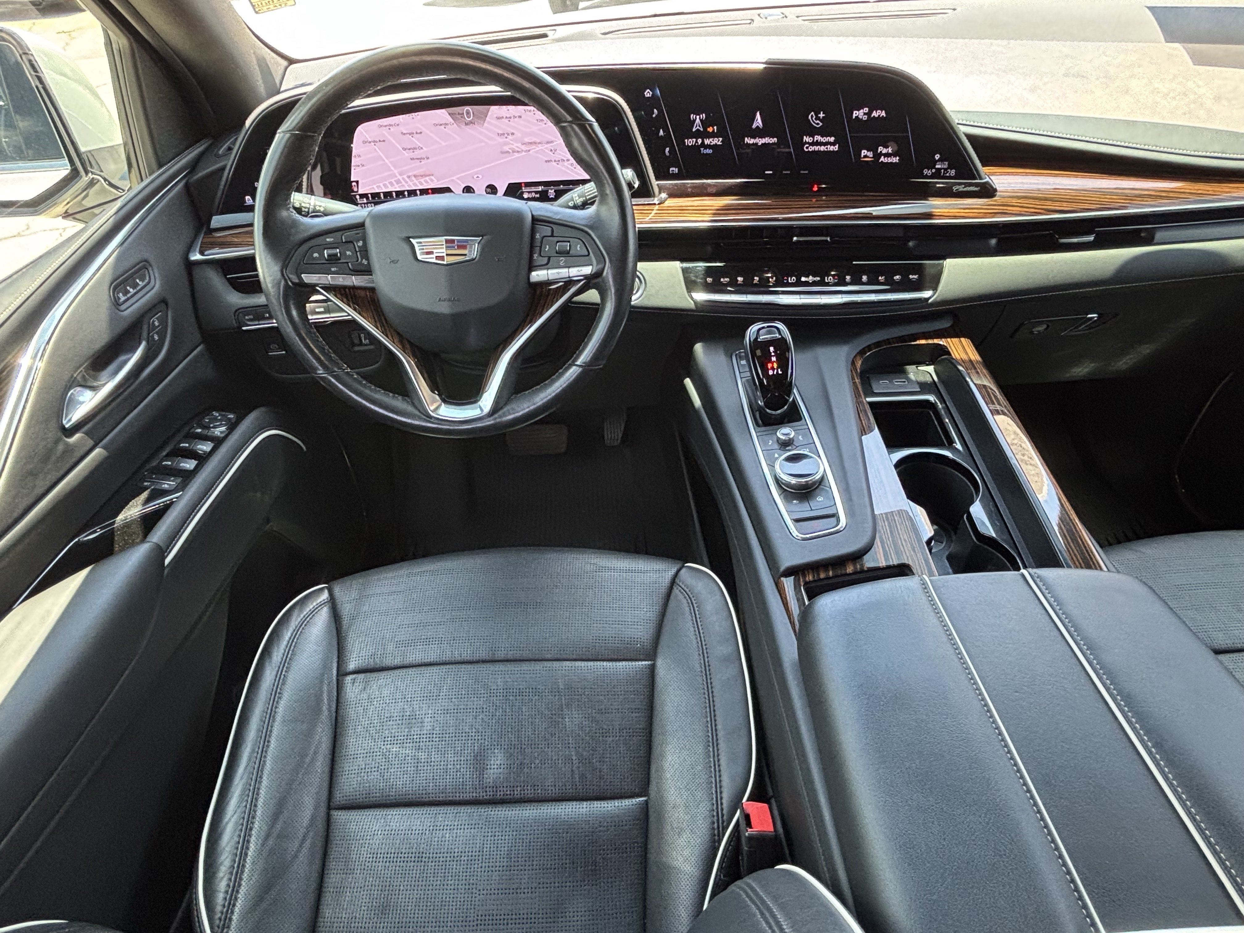 Used 2021 Cadillac Escalade Premium Luxury w/ LPO, Radiant Package AWD/4WD image 31