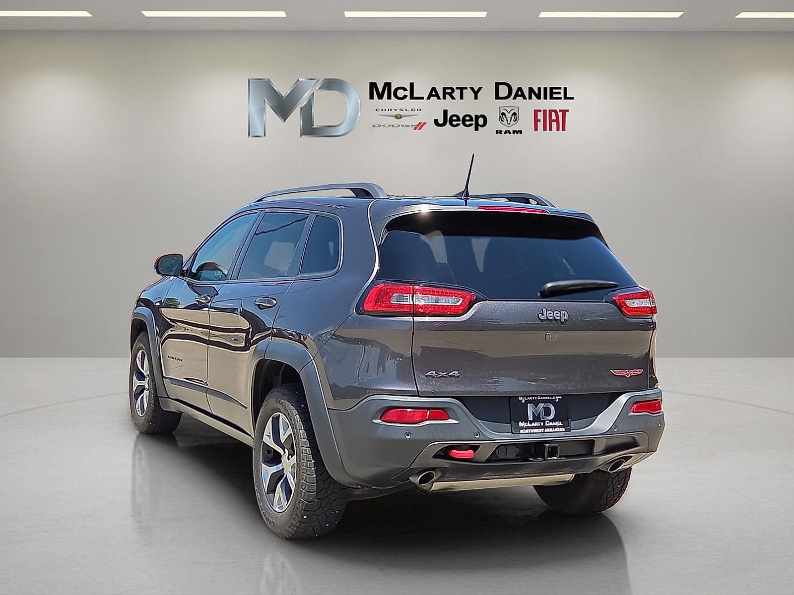 Used 2018 Jeep Cherokee Trailhawk AWD/4WD video 4