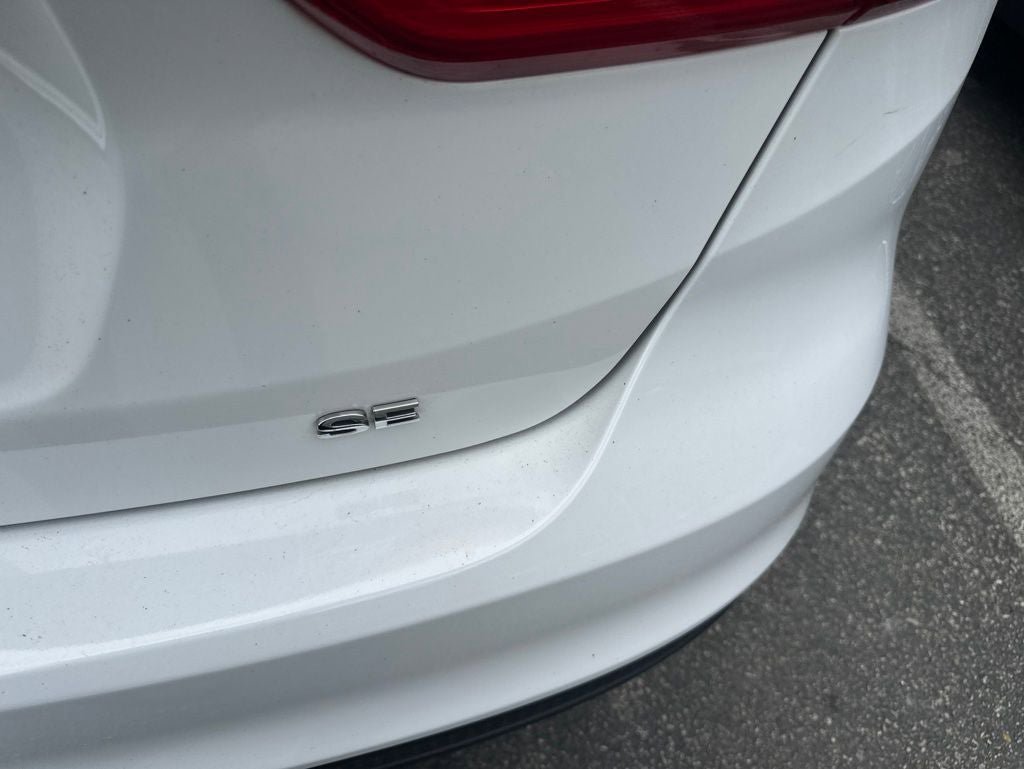 Used 2018 Ford Focus SE w/ Cold Weather Package FWD image 7