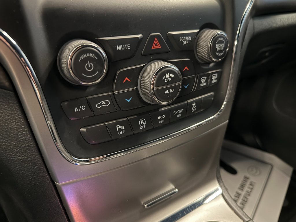 Used 2018 Jeep Grand Cherokee Laredo image 14