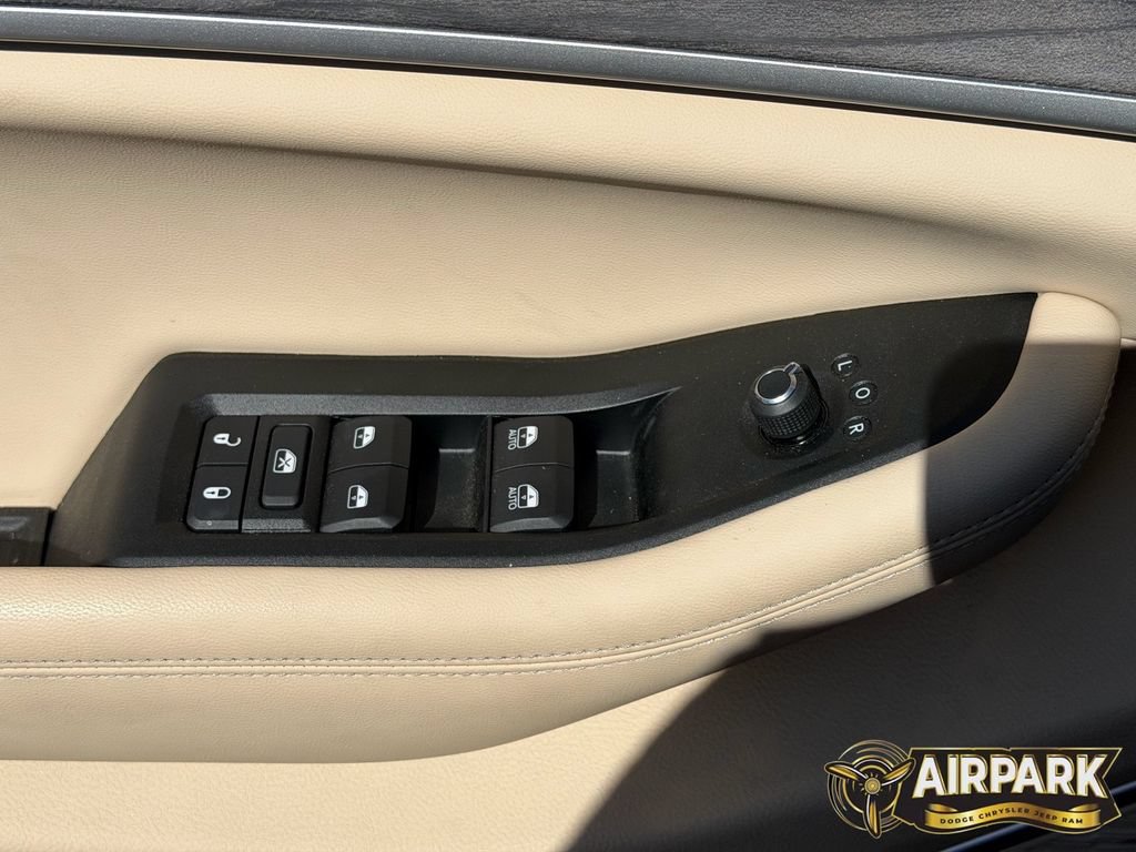 New 2023 Jeep Grand Cherokee 4WD 4xe w/ Luxury Tech Group II image 14