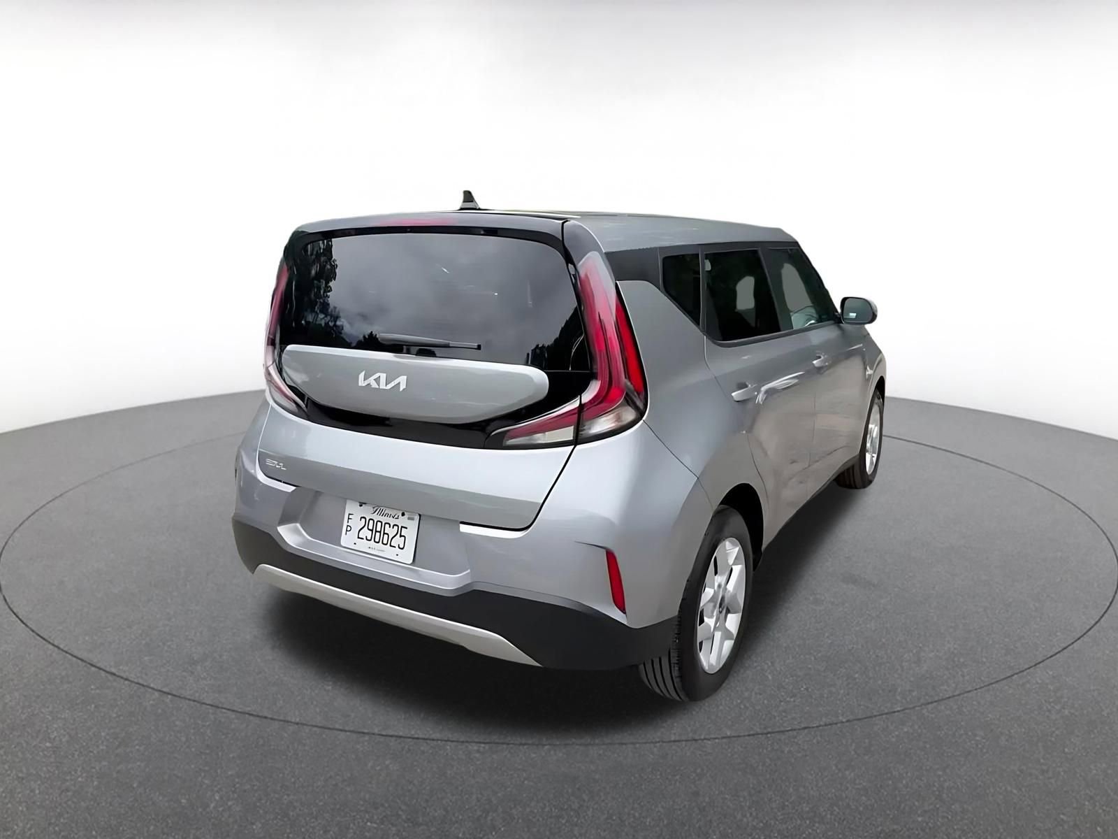 Used 2025 Kia Soul LX w/ LX Technology Package FWD image 14