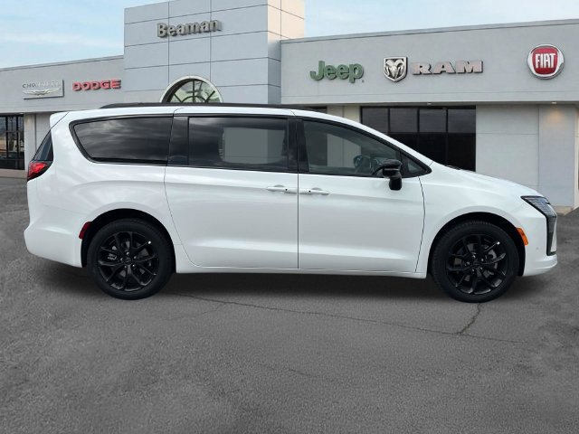New 2027 Chrysler Pacifica Limited AWD/4WD image 8