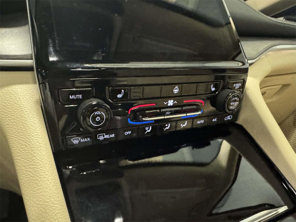 Used 2022 Jeep Grand Cherokee L Limited image 24