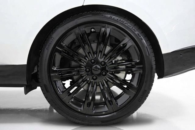 Used 2026 Land Rover Range Rover SE AWD/4WD image 9
